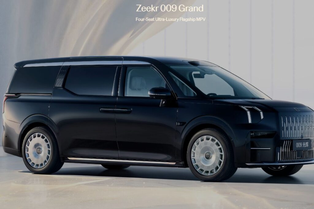 Pas encore de date pour le Zeekr 9X en Europe, mais vu les ambitions de Geely (la maison mère), ce n’est qu’une question de temps !