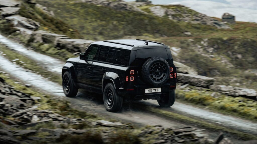 Defender OCTA Black - © Land Rover
