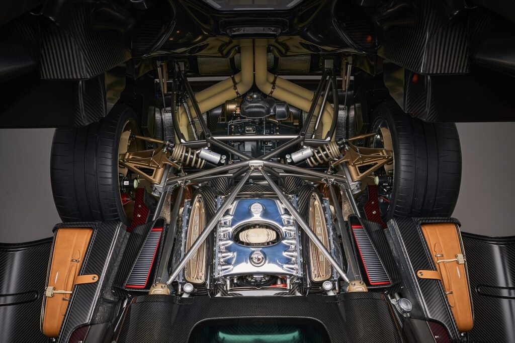 Moteur et train roulant arrière de la Utopia - © Pagani