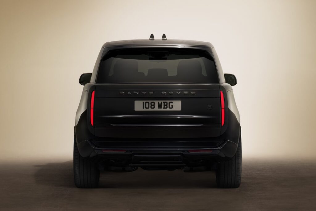 Range Rover SV Black (face arrière) - © Land Rover