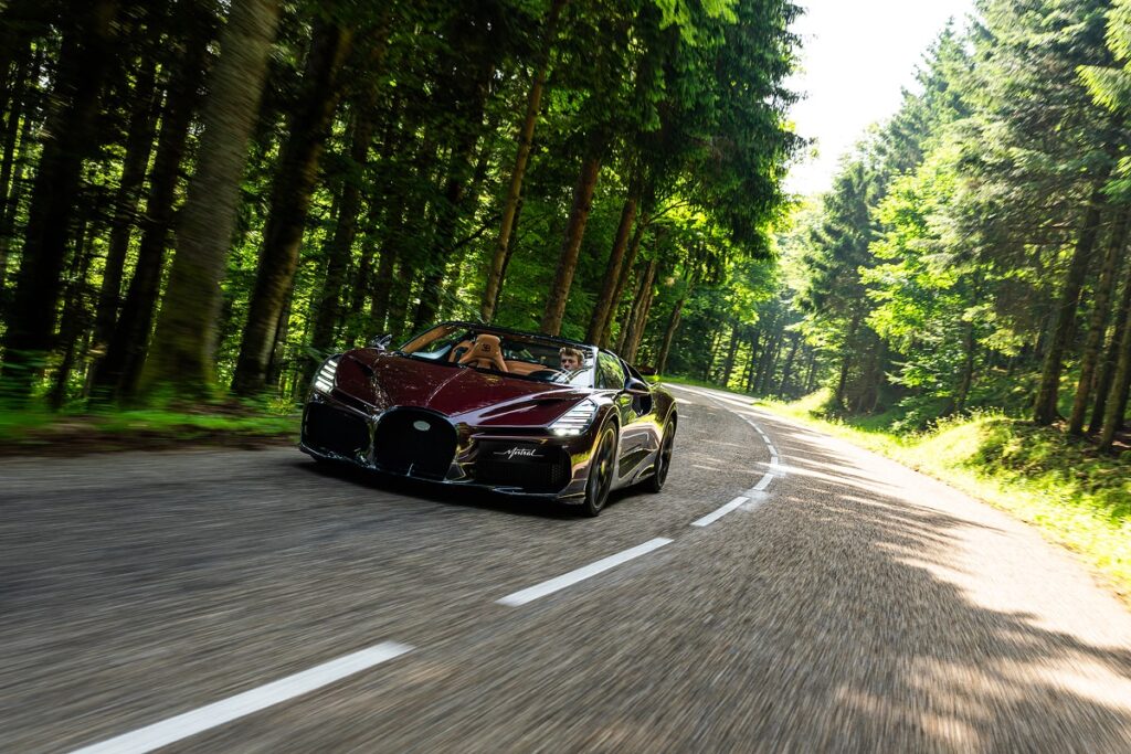 Quand vous recevez votre W16 Mistral, elle arrive avec déjà 400 km au compteur - © Bugatti