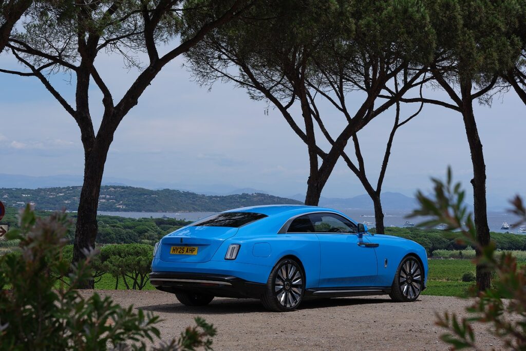 La nouvelle Spectre sous les pins du sud de la France - © Rolls-Royce