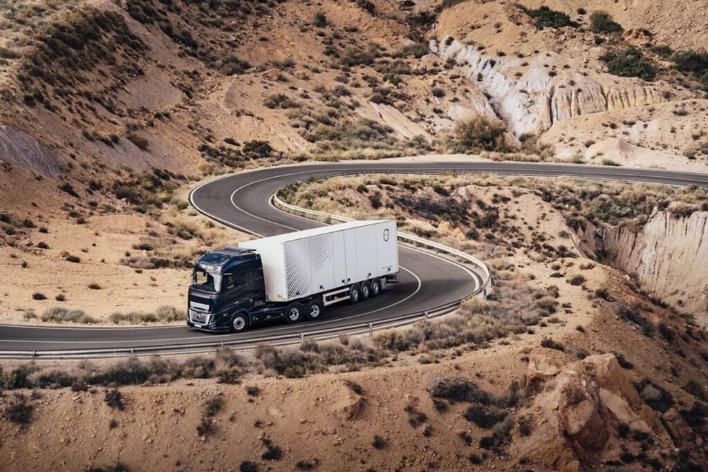 Volvo invente le start & stop en descente - © Volvo Trucks