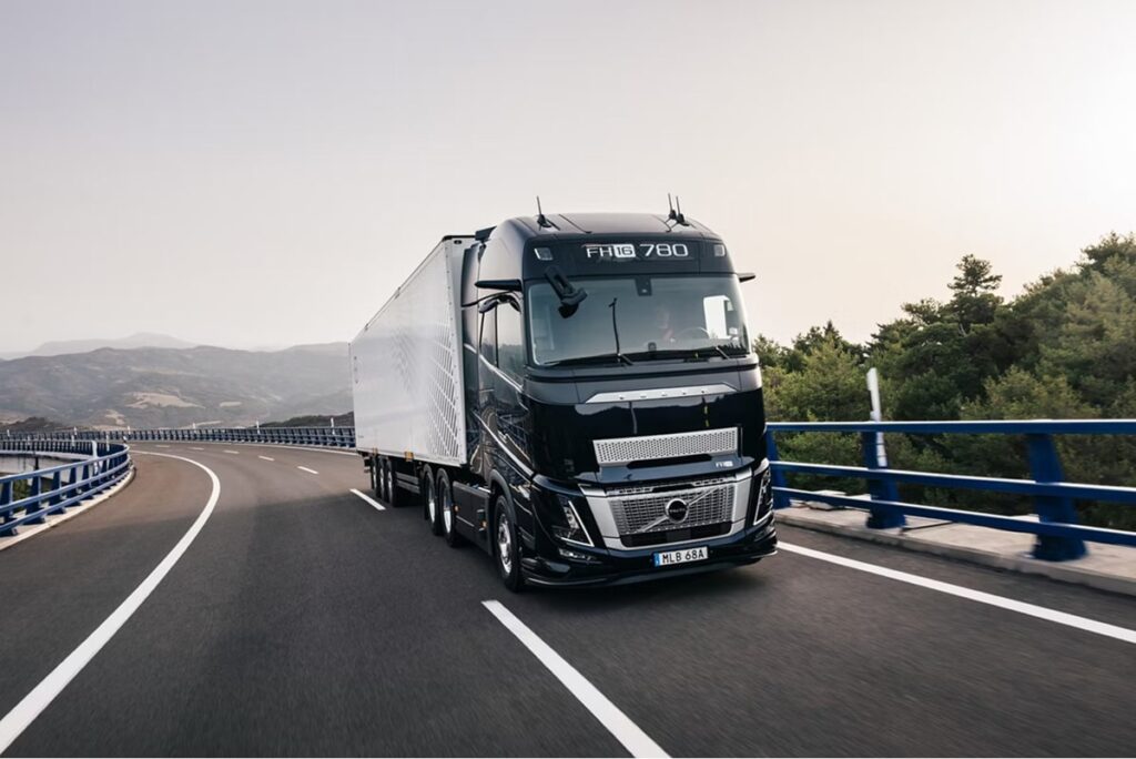 Volvo invente le start & stop en descente - © Volvo Trucks
