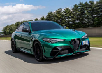 Alfa fait sa pub au Rallye de Paris