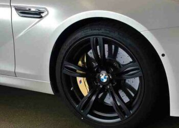 Comment savoir si un disque de frein est voilé ?