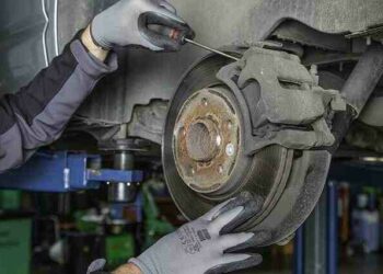 Quel côté frein arrière vélo ?