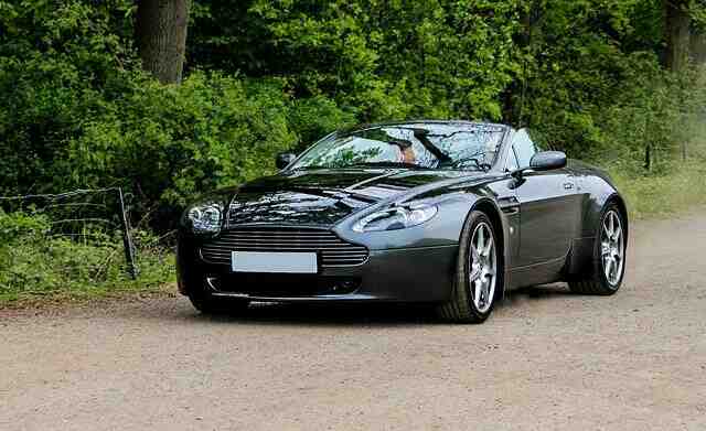 Qui fabrique les moteurs des Aston Martin ?