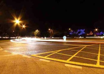 Comment prendre un rond point en voiture ?