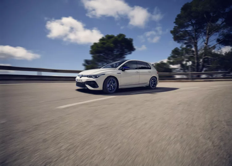 VW Golf R : une amie de 20 ans et 333 chevaux