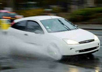 Pourquoi la voiture dérape ?