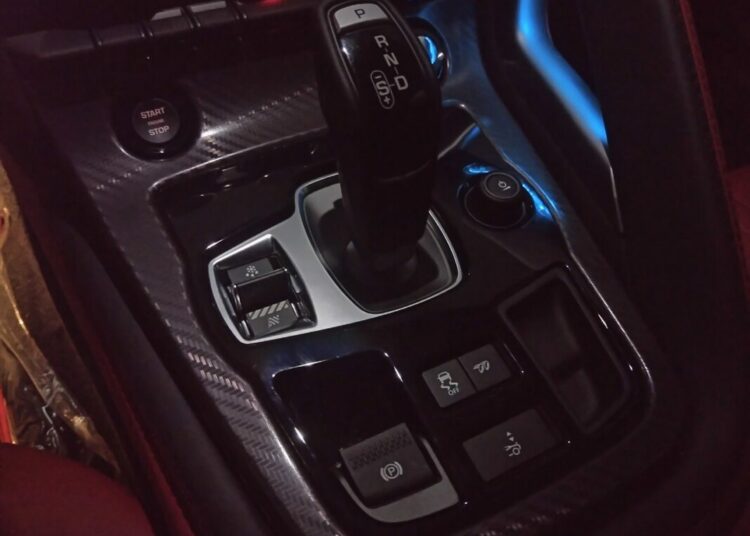 Où est le frein sur une boite automatique ?