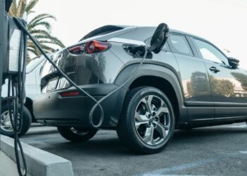 Inconvénients de la voiture électrique : Un voyage entre mythes et réalités