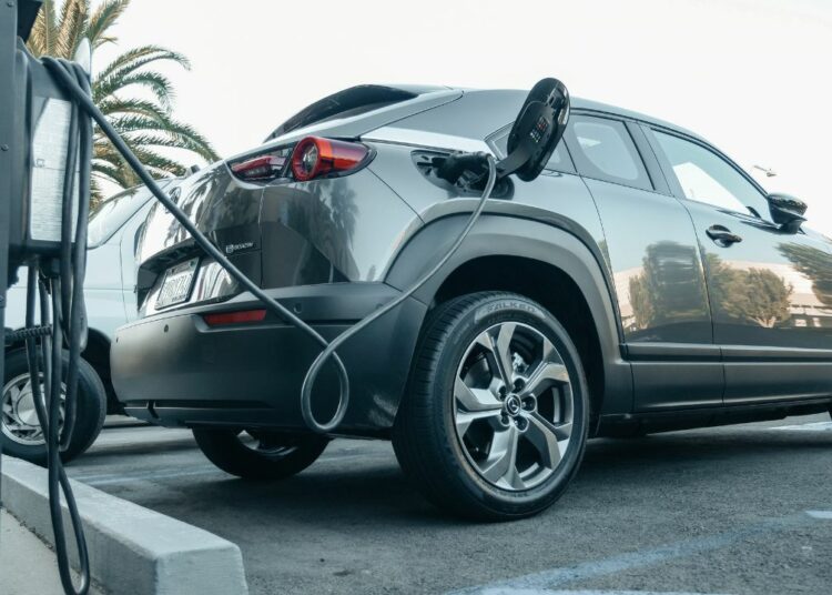 Inconvénients de la voiture électrique : Un voyage entre mythes et réalités