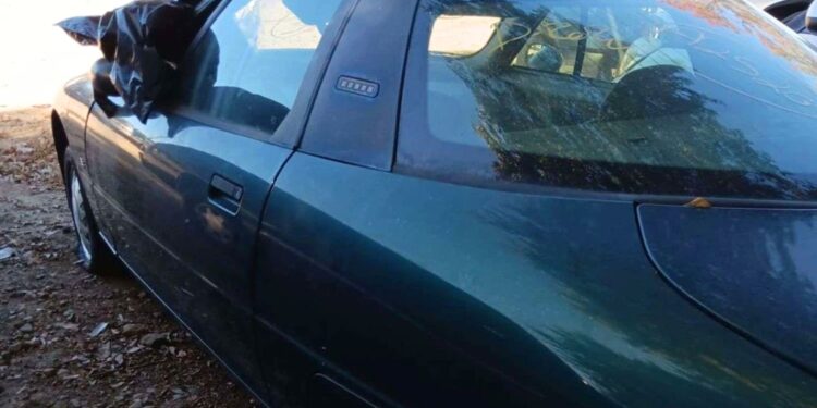 Une relique électrique que GM voulait faire disparaître vient de refaire surface… et elle vaut désormais plus de 100 000 dollars : la GM EV1