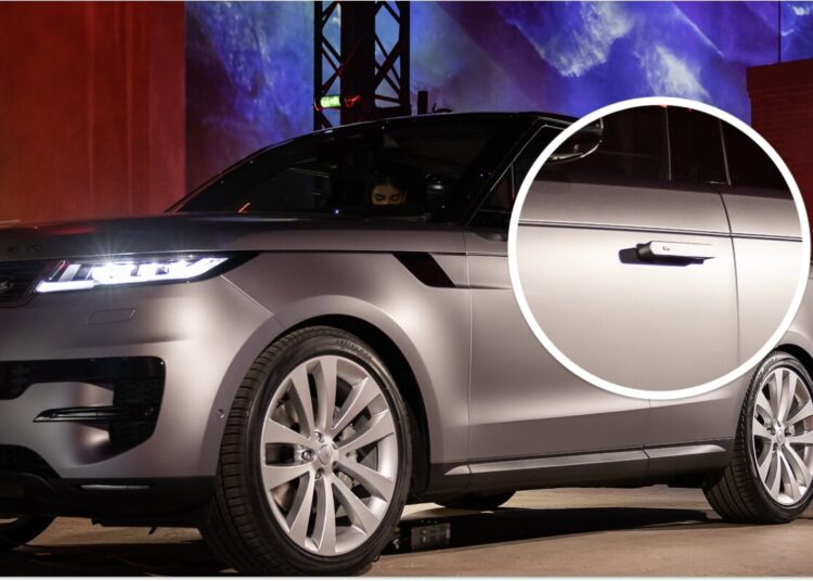 Poignée de porte sur le Range Rover Sport - © Land Rover